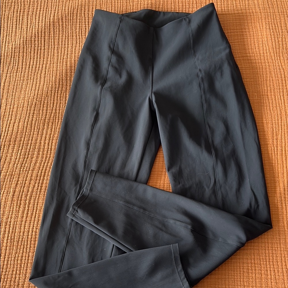 Dressy High-Waisted Black Legging